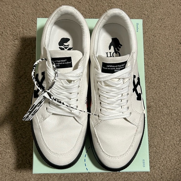 Men’s Off-White Vulcanized Low Sneaker - Picture 4 of 8